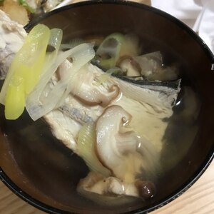 料理酒と生姜を加えた魚のあら汁